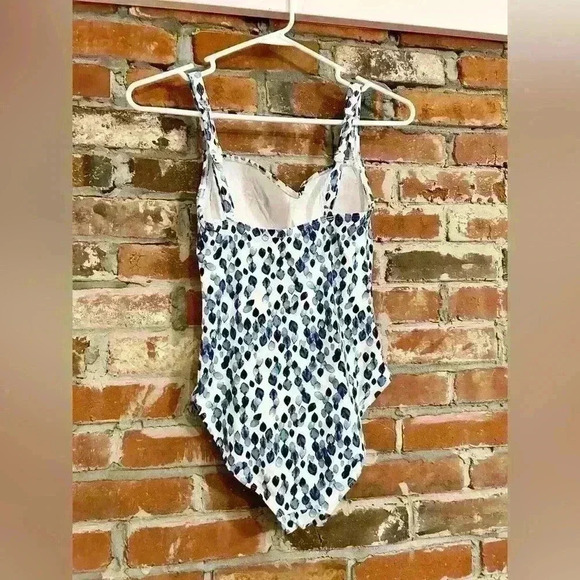 Petal Plunge Isla C / D Cup Underwire One Piece Swimsuit Size 4 - Picture 11 of 13